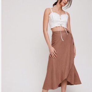Linen aritzia wrap skirt, worn for photos only. Size XS